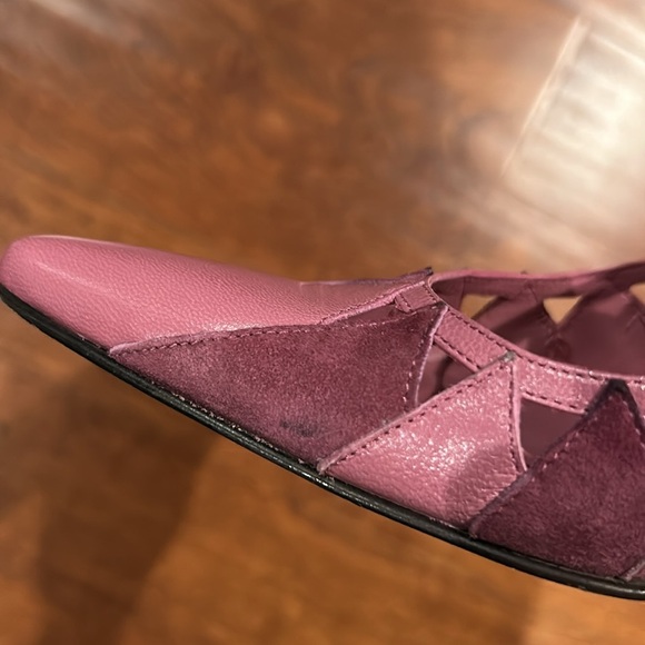 Via Spiga Mauve and Purple Cutout Designed Leather and Suede Heels, Size 6 - Picture 16 of 16